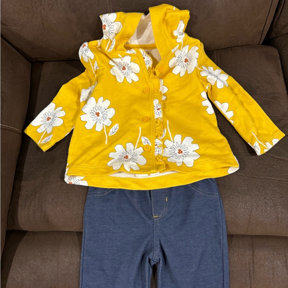 Carter’s baby girls 12 month outfit. New without tags